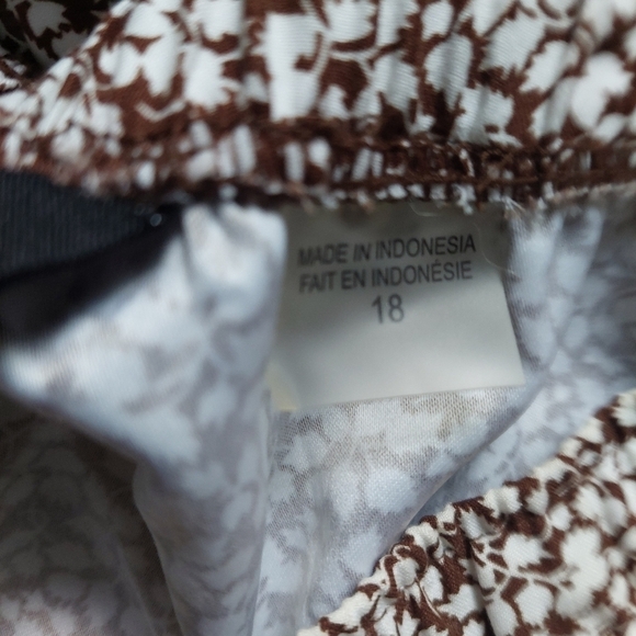 Alia Women's Brown/White Floral Capri - Picture 8 of 11